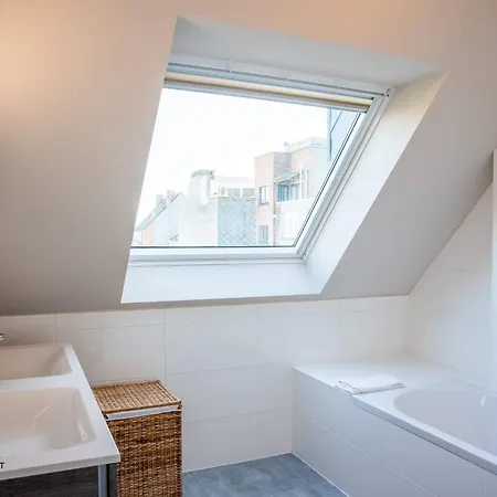 Apartment Beautiful And Ideally Located 3br