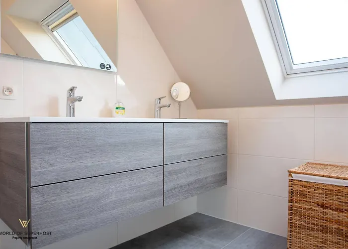 Beautiful And Ideally Located 3br *